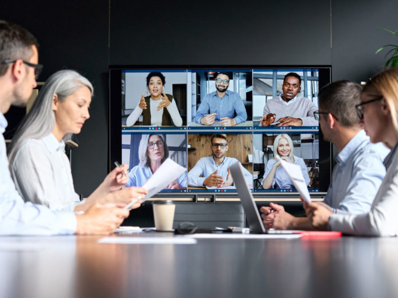 8 ИИ-инструментов для более эффективных видеовстреч и веб-конференций
